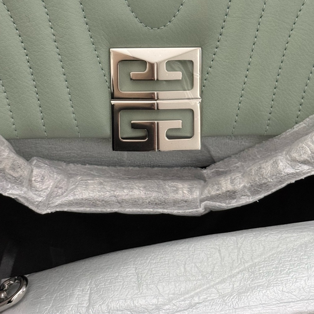 ✨ Givenchy 4G Soft Baguette – Celadon – BRAND NEW – Full Set + Cardholder ✨ - Picture 2 of 9